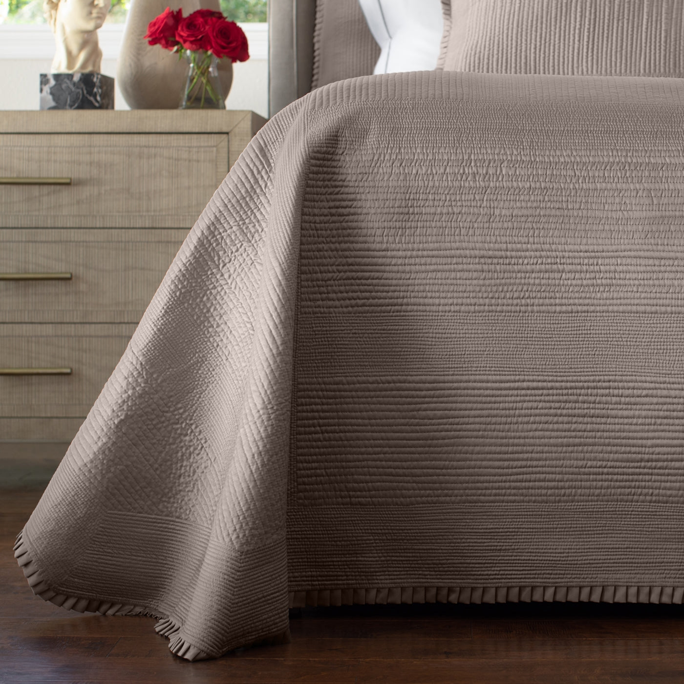 Battersea Queen Bedspread / Taupe S&amp;S 106X106